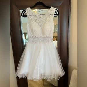 White mini party or dama dress size M
